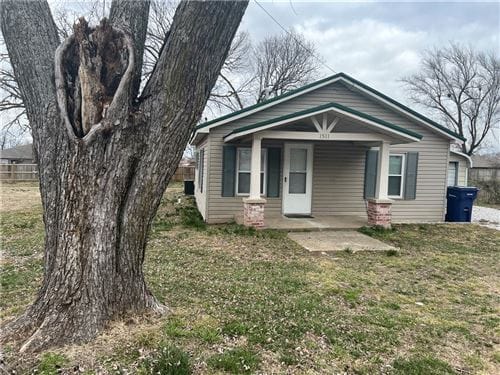 Photo of 1511 Central Street, Siloam Springs, AR 72761 (MLS # 1267677)