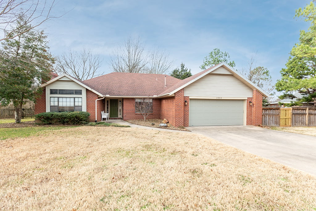 2883 S Country Club Dr, Fayetteville, AR 72701
